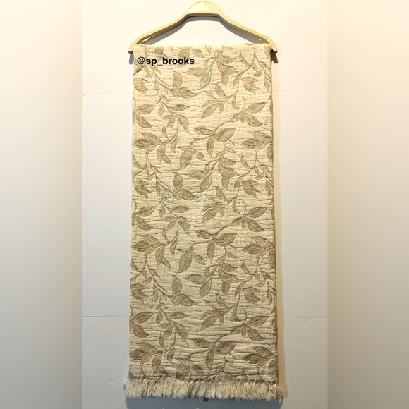 🎁Piscatextil Throw Blanket - Leaves on Vines - Cream and Caramel - Picture 6 of 6